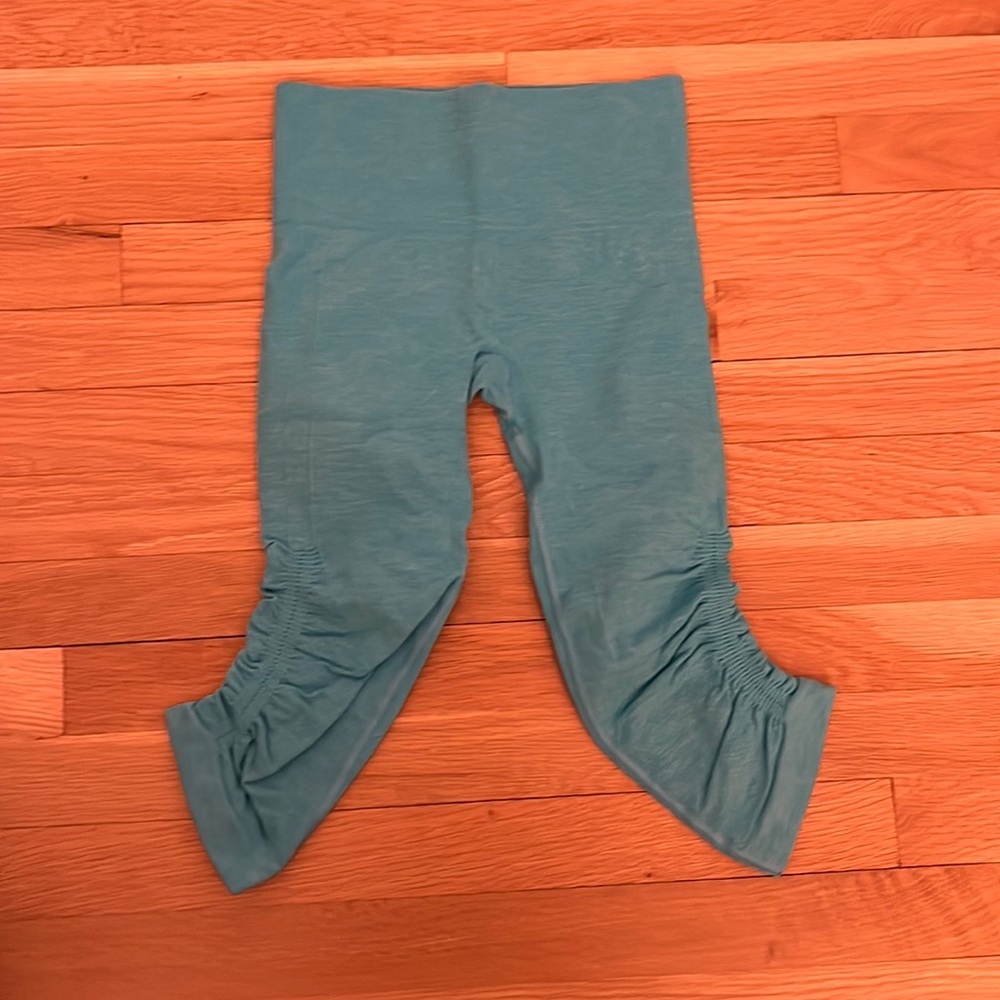 Size 4 lululemon cropped